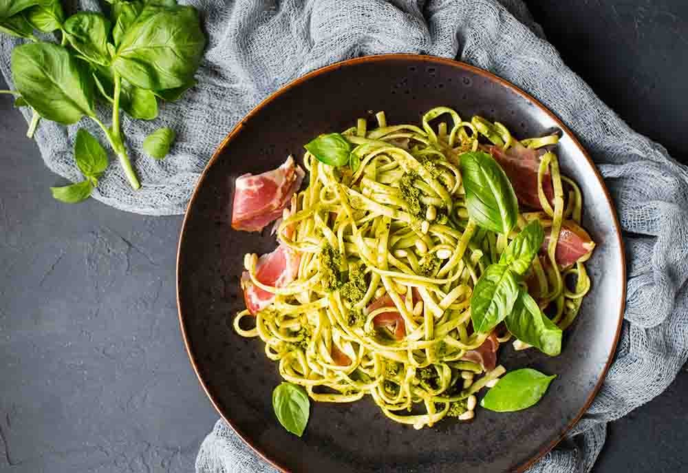 Przepis na makaron z boczkiem i pesto pistacjowym