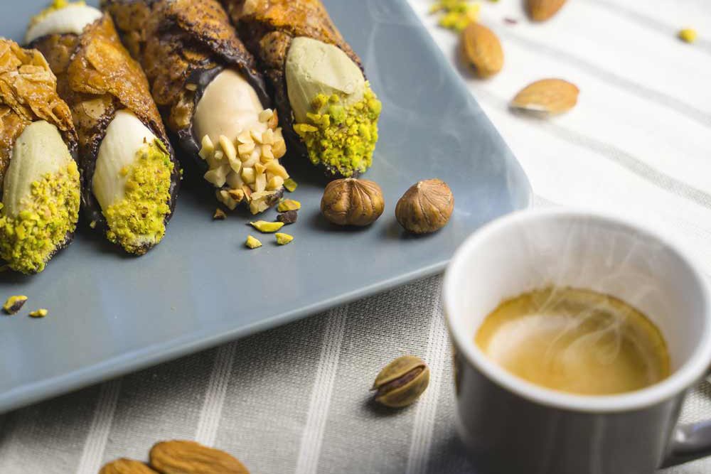 Cannoli orzechowe, cannoli pistacjowe, cannoli sycylijskie, cannoli z ricotta